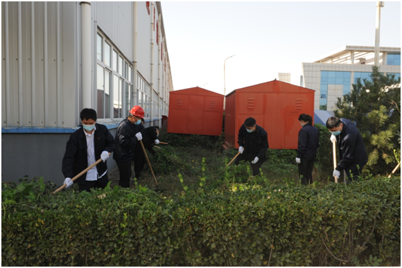 义务劳动做表率党员奉献展风采狗子28公司举行“党员义务劳动，除草大清理”活动